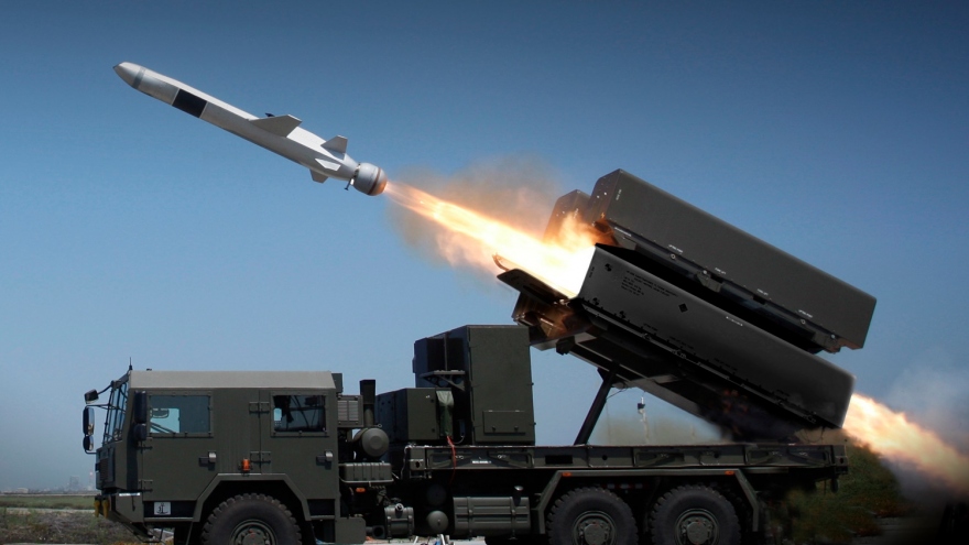 Ukraine tìm kiếm tên lửa NSM để bắn hạ mục tiêu Nga trên bộ và trên biển