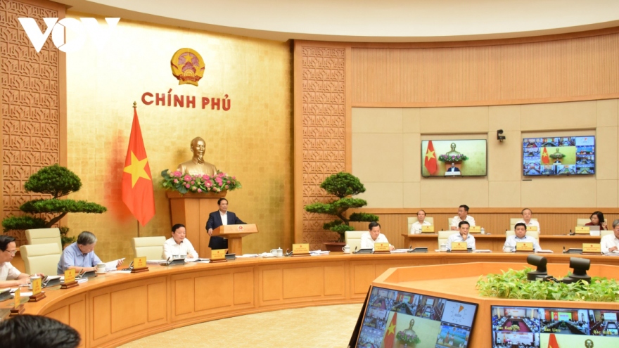 PM underscores promoting three growth drivers of exports, investment and consumption