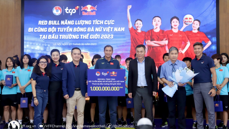 ĐT nữ Việt Nam nhận 1 tỷ đồng tiền thưởng HCV SEA Games sau khi trở về từ châu Âu