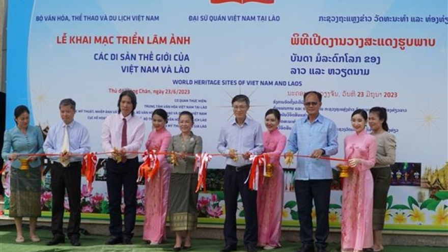 Photo exhibition spotlights Vietnamese, Lao world heritages