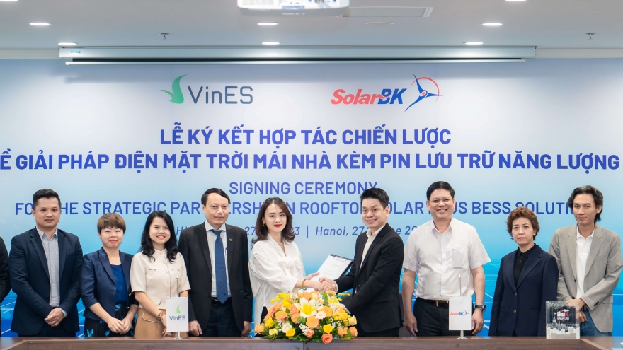 VinES và SolarBK hợp tác thúc đẩy sử dụng giải pháp điện mặt trời mái nhà kèm pin