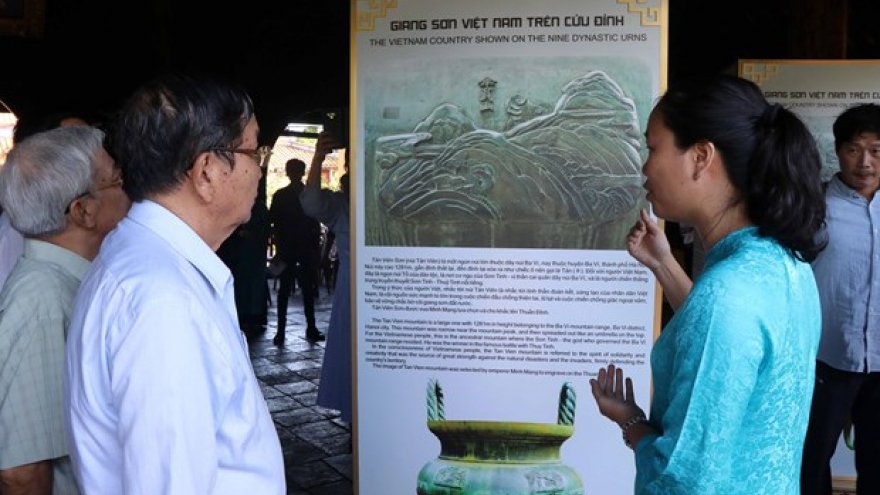 “Vietnam land on Nine Dynasty Urns” exhibition held