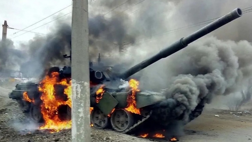 Ukraine công bố video bắn cháy xe tăng của Nga
