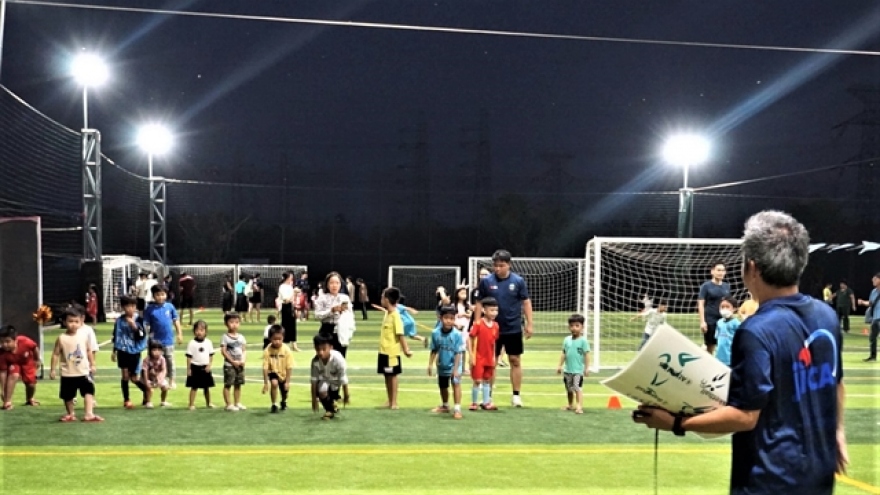 JICA, Kawasaki Frontale introduce football centre in Binh Duong