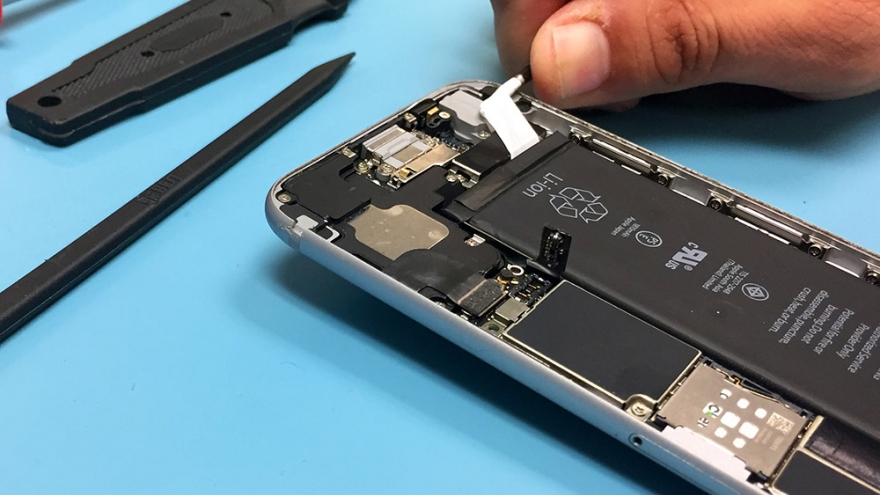 Cơ hội cho iPhone trang bị pin rời có thể đổ bể?