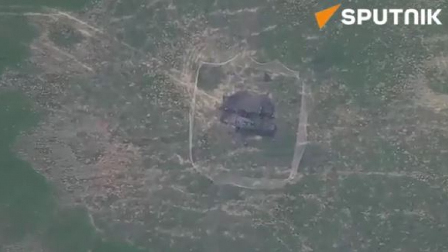 Cận cảnh Nga dùng UAV cảm tử tấn công chính xác trạm radar của Ukraine