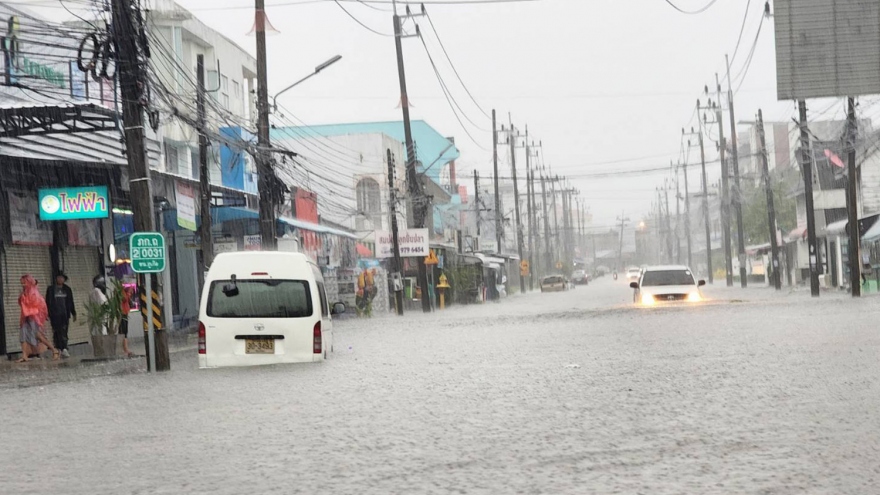 Mưa lớn gây ngập lụt nghiêm trọng ở Phuket, Thái Lan