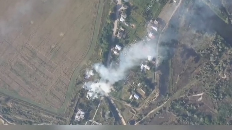 Quân đội Nga đánh phủ đầu đội hình Ukraine, phá hủy các xe quân sự