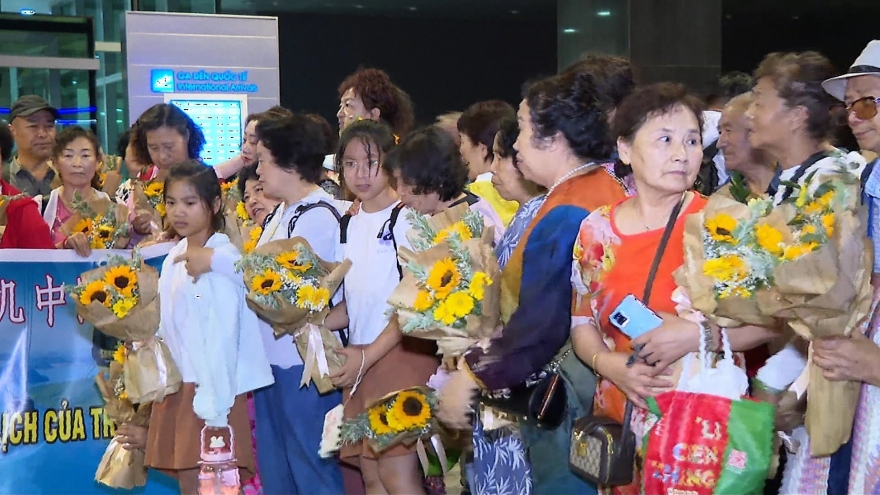 Phu Quoc receives over 100 Chinese tourists after COVID-19 hiatus