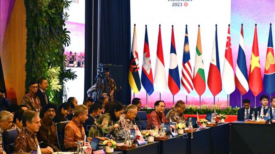AMM-56: FM Son attends EAS and PMC ASEAN-US meetings