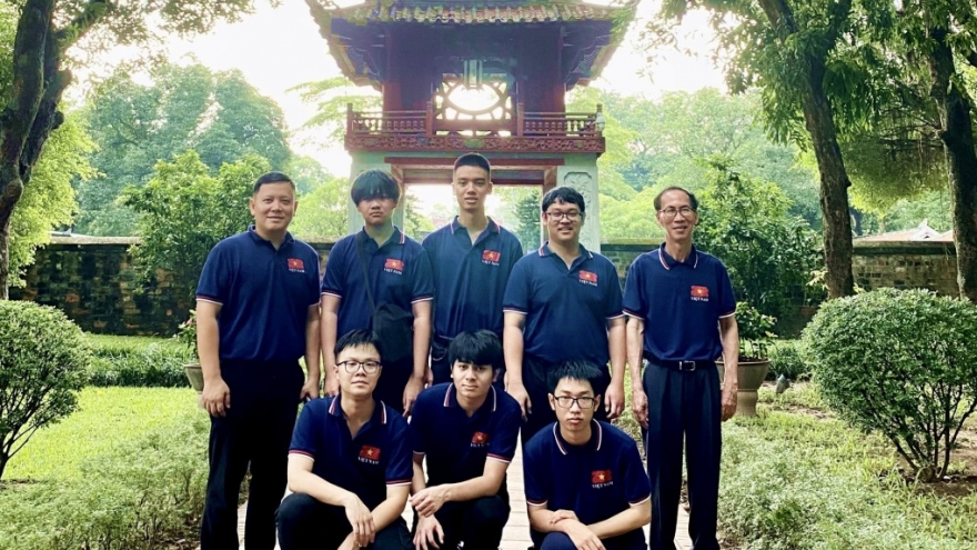 Vietnam wins two golds at International Mathematical Olympiad 2023