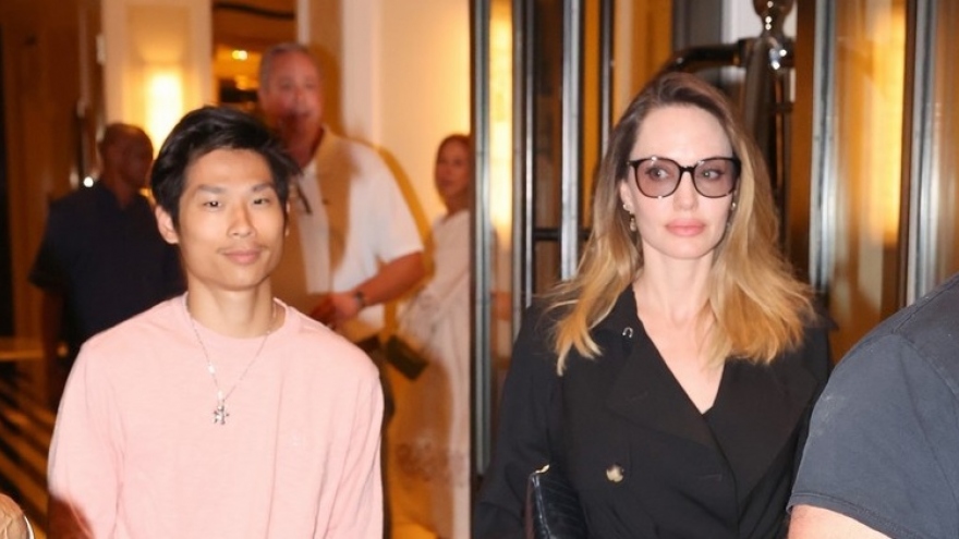 Angelina Jolie thanh lịch xuống phố cùng con trai nuôi gốc Việt