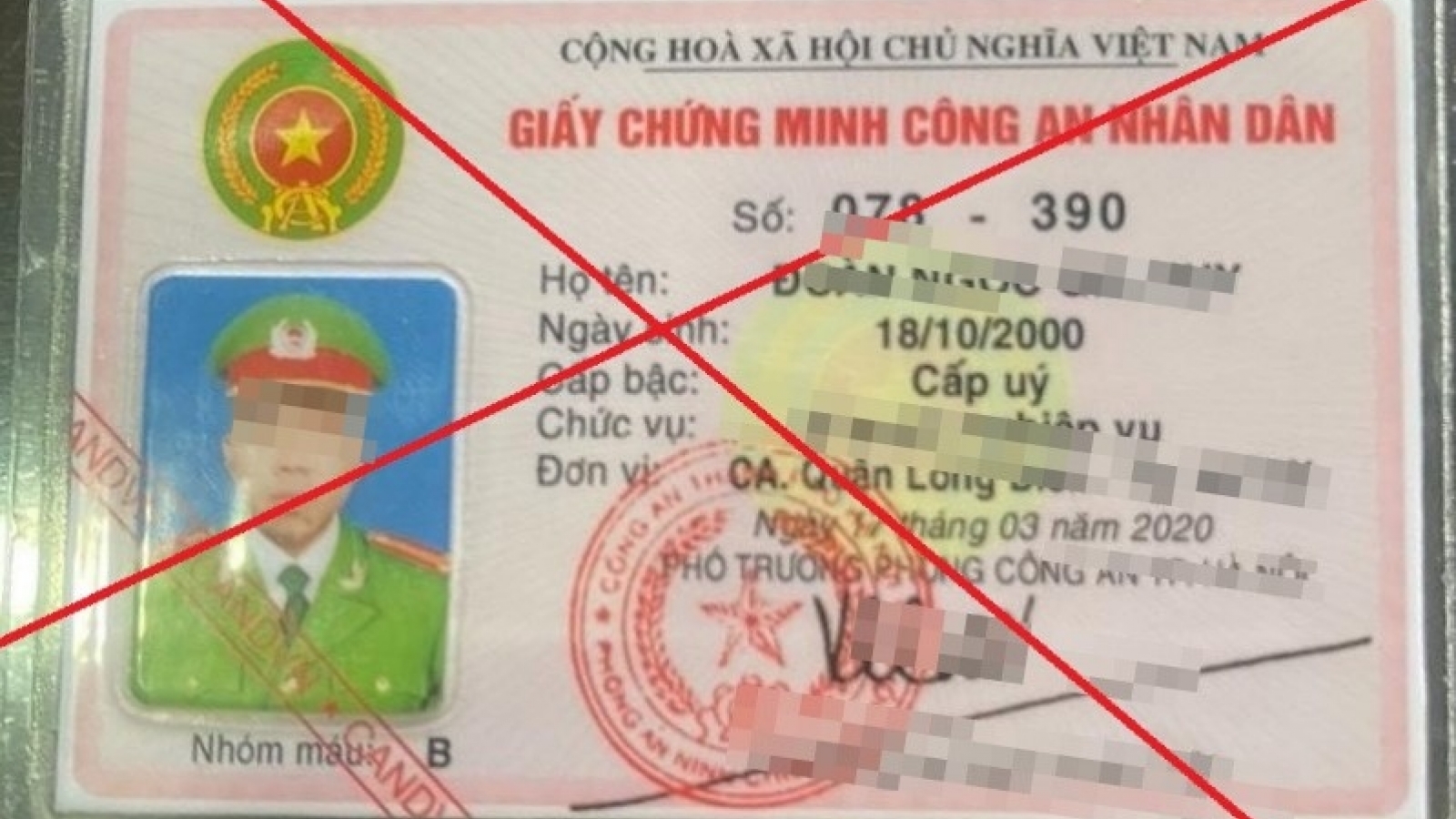 Xử lý nam thanh niên sử dụng Giấy chứng minh Công an Nhân dân giả
