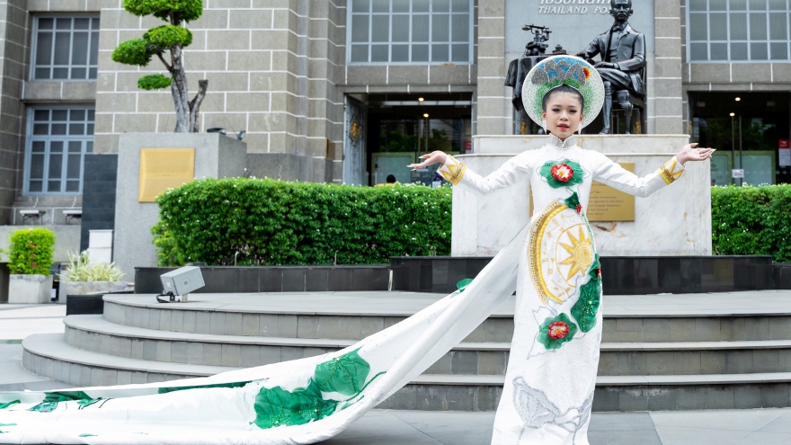 Record setting Vietnamese Ao Dai introduced in Thailand