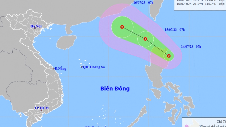 Áp thấp nhiệt đới tiến sát vào Biển Đông và có khả năng mạnh thêm