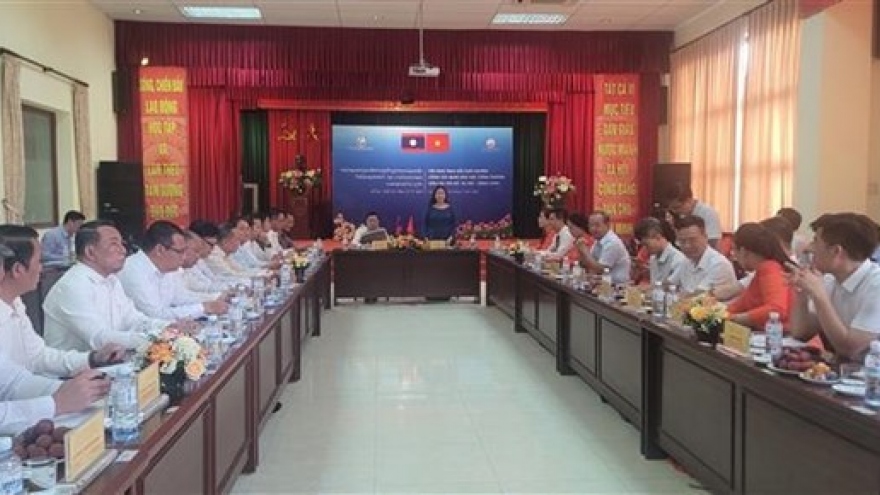 Hanoi, Vientiane share experience in State management