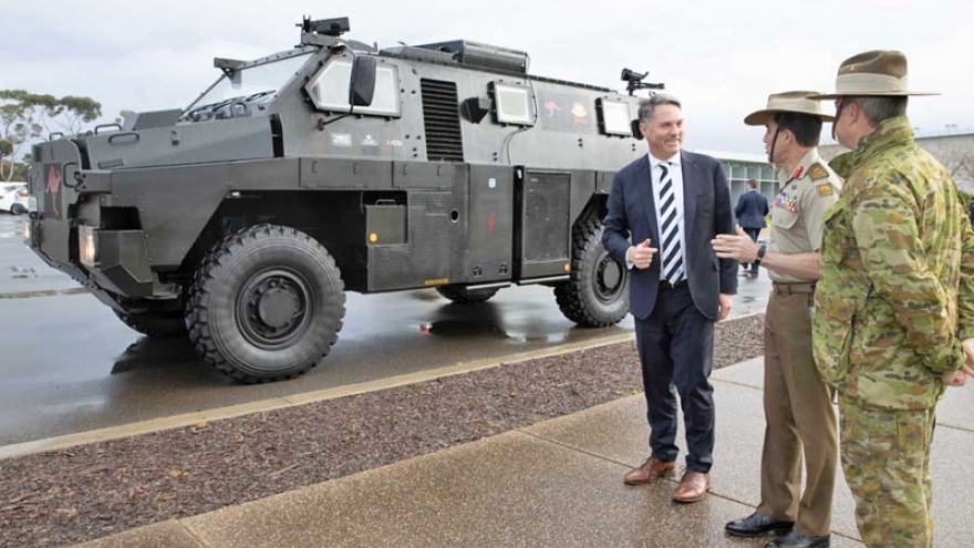 Australia tăng cường viện trợ xe bọc thép hạng nặng Bushmaster cho Ukraine