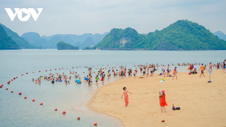 Ban Quản lý vịnh Hạ Long nêu lý do không mở thêm bãi tắm trên vịnh