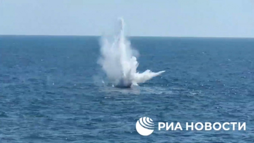 Cận cảnh “sát thủ săn ngầm” Ka-27 của Nga rà phá thủy lôi ở Biển Đen