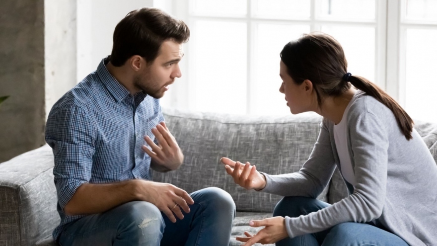 Bất mãn vì chuyện chia đất, anh trai luôn gây sức ép với vợ chồng tôi