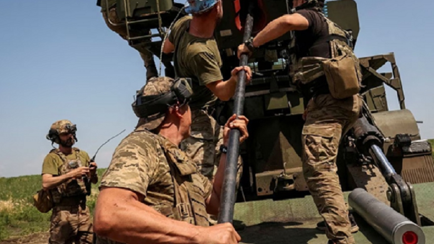 Ukraine khai hỏa pháo phản lực RAK công phá phòng tuyến Nga gần Bakhmut