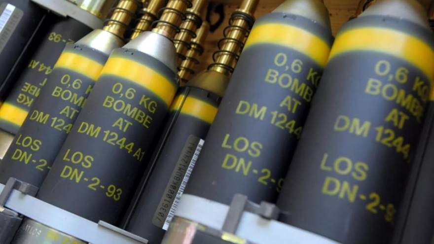 Nga phản ứng trước quyết định của Mỹ cung cấp bom chùm cho Ukraine