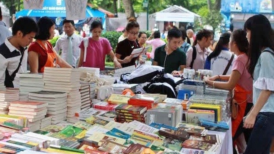 Publishing houses work hard to introduce Vietnamese books abroad