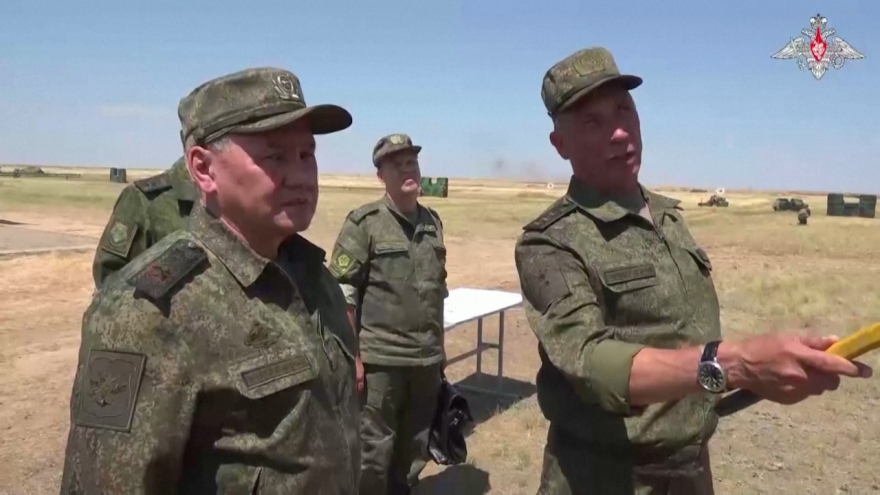 Bộ trưởng Quốc phòng Nga Shoigu giám sát binh sỹ tập trận