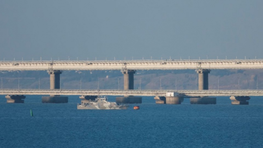 Nổ lớn trên cầu Crimea khiến 2 người thiệt mạng