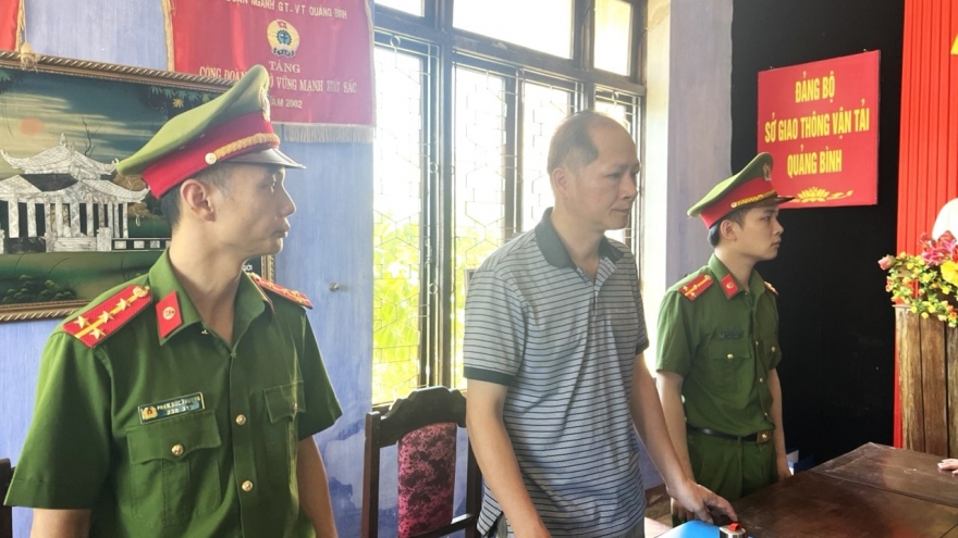 Bắt 2 phó giám đốc trung tâm đăng kiểm xe cơ giới ở tỉnh Quảng Bình