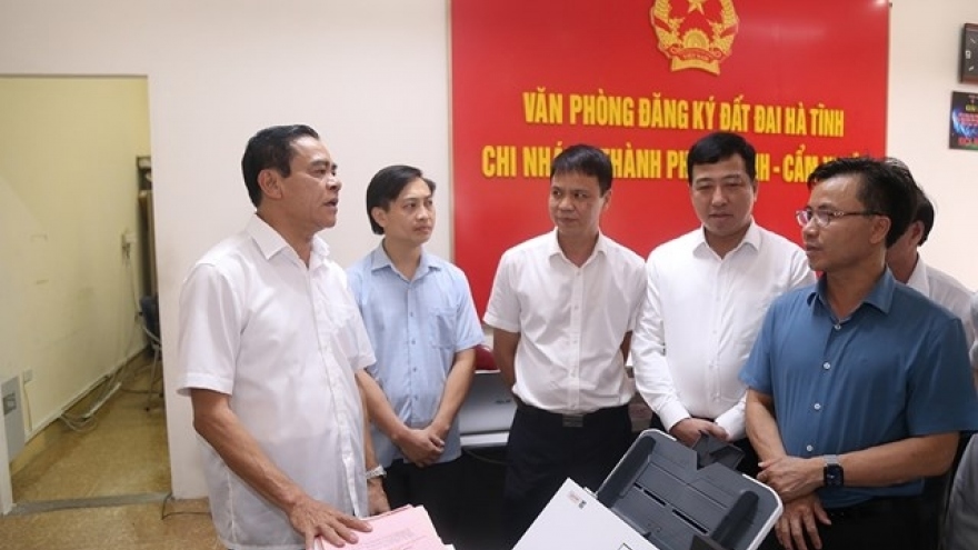 Chủ tịch UBND Hà Tĩnh công khai 2 số điện thoại để tiếp dân
