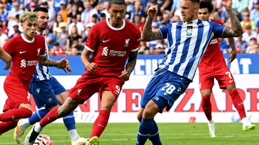 Darwin Nunez lập công, Liverpool “đè bẹp” Karlsruhe