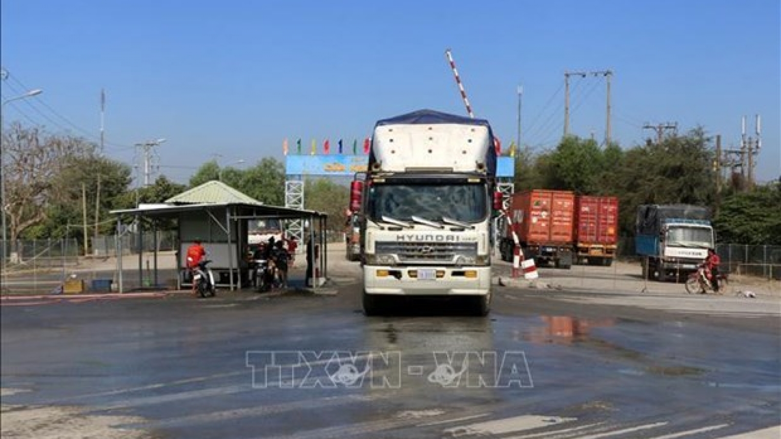 Measures taken to curb cross-border poultry smuggling