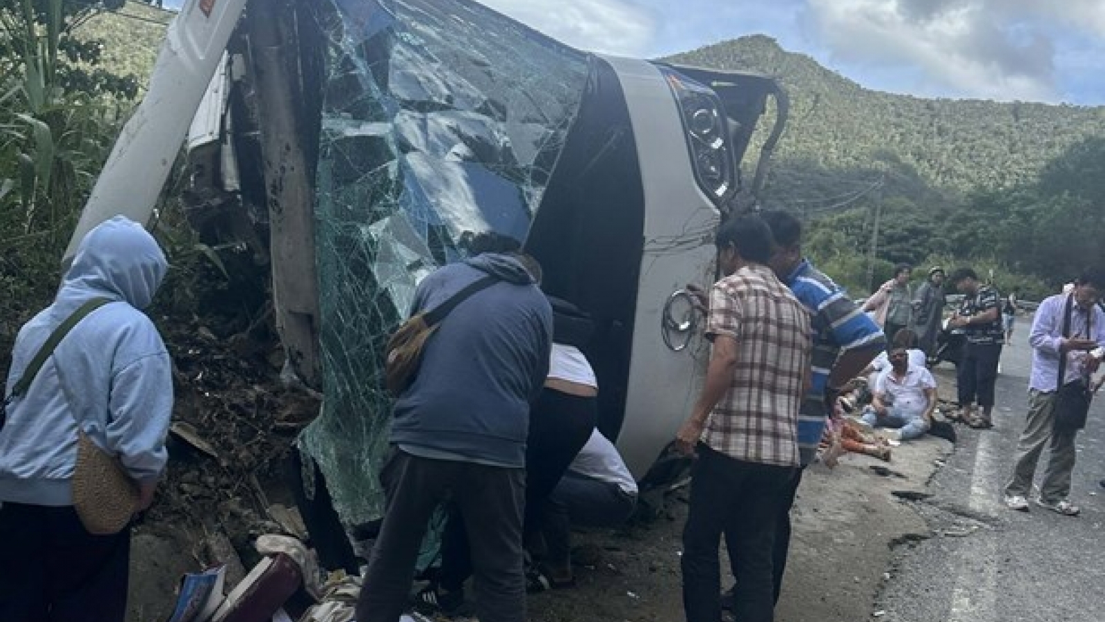 PM orders overcoming aftermath of traffic accident in Khanh Hoa
