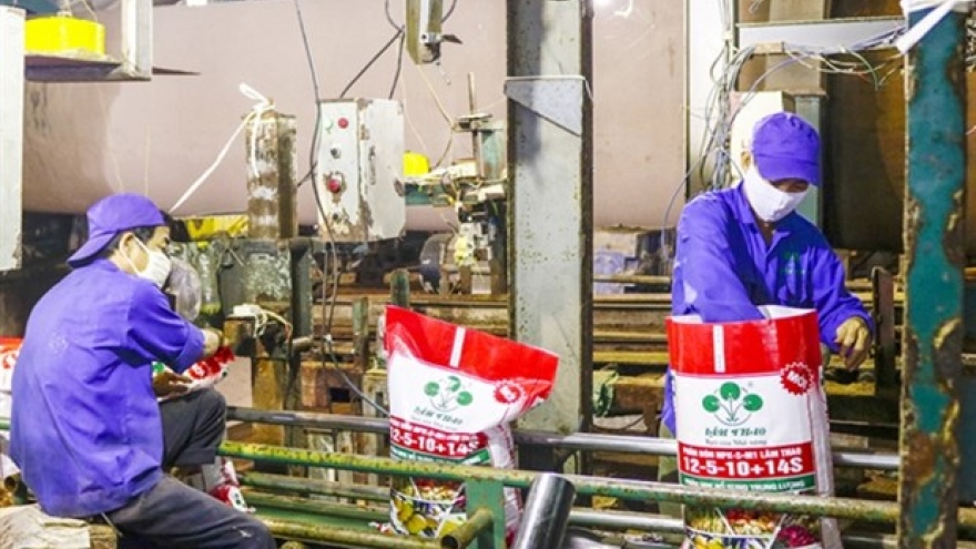 Fertiliser prices fall, firms to expand exports