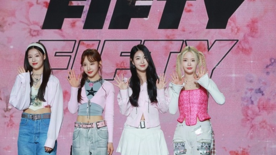 Bất chấp ồn ào, Fifty Fifty lập kỉ lục mới trên Billboard bỏ xa Blackpink