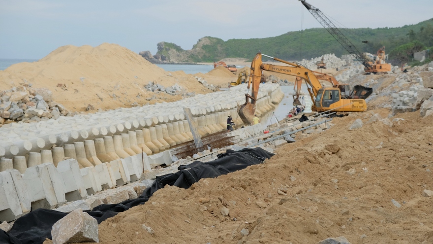 Quảng Ngãi bố trí 720 tỷ đồng xây kè sông, kè biển chống sạt lở