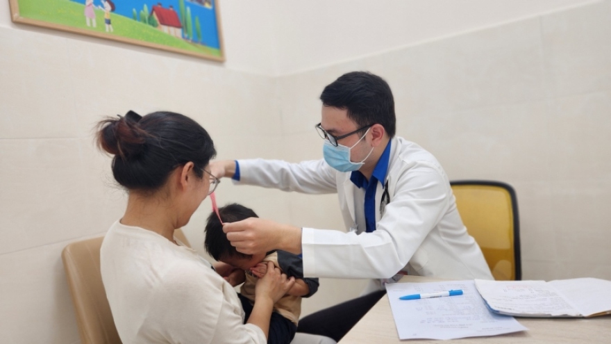 Trẻ ra đời trong tâm dịch COVID-19 được khám miễn phí tại Bệnh viện Hùng Vương