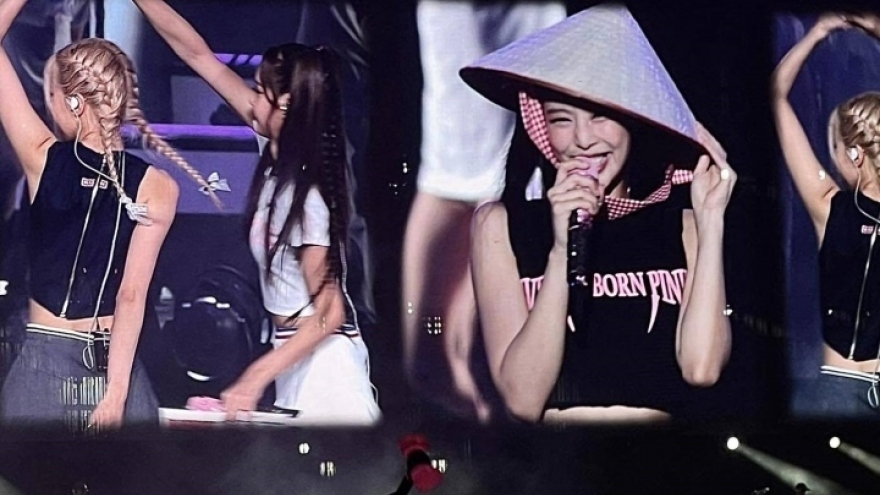 Quá phấn khích, khán giả đổ xô săn lùng vé concert BLACKPINK đêm thứ 2