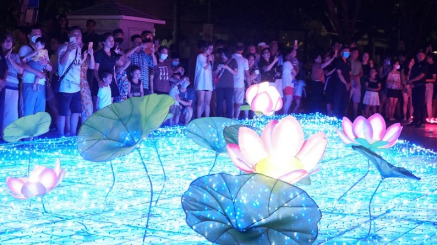 Impressive LED light show celebrates 50 years of Vietnam – Japan diplomacy
