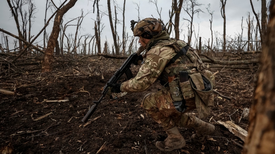 Kịch tính cảnh lính Ukraine vây ráp chiến hào, cận chiến với binh sỹ Nga