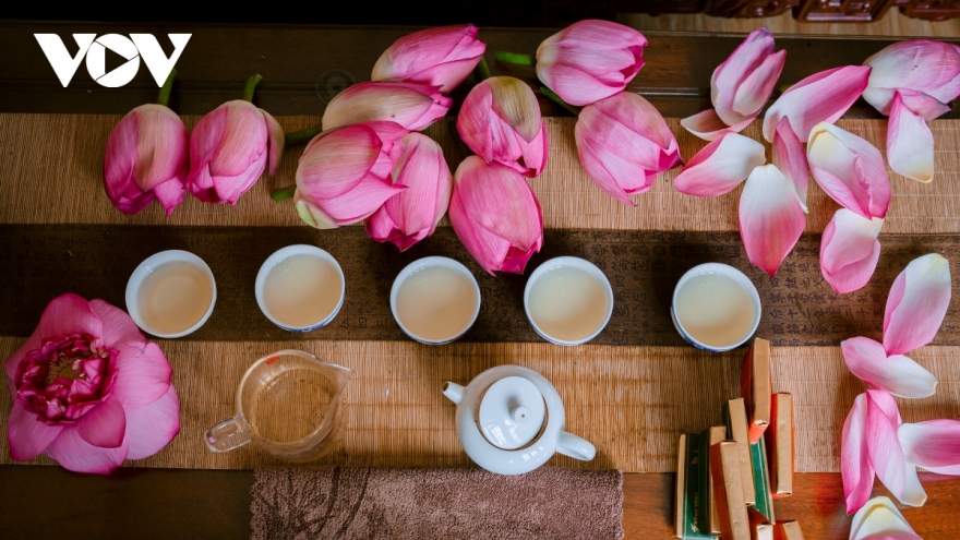 Discovering lotus tea making art of Hanoians