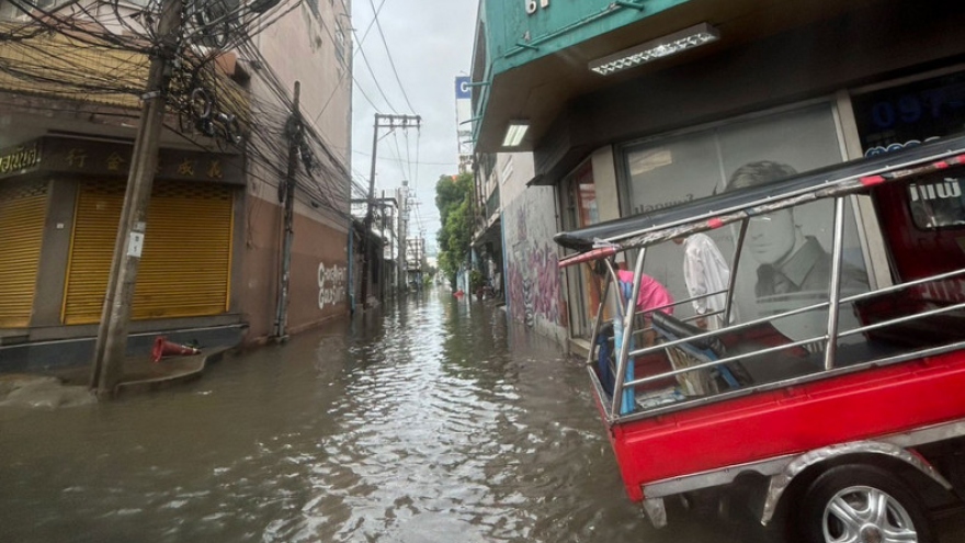 Thái Lan hứng chịu đợt mưa lớn, gây ngập lụt Thủ đô Bangkok