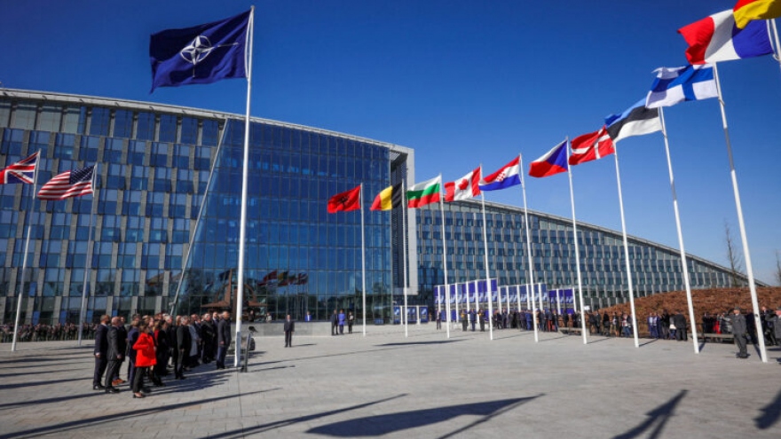 NATO muốn thúc đẩy quan hệ với Serbia, lên án căng thẳng ở Kosovo
