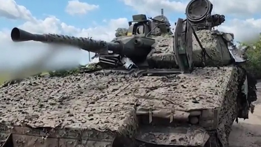 Khoảnh khắc trực thăng Ka-52 phóng tên lửa làm nổ tung tiền đồn của Ukraine