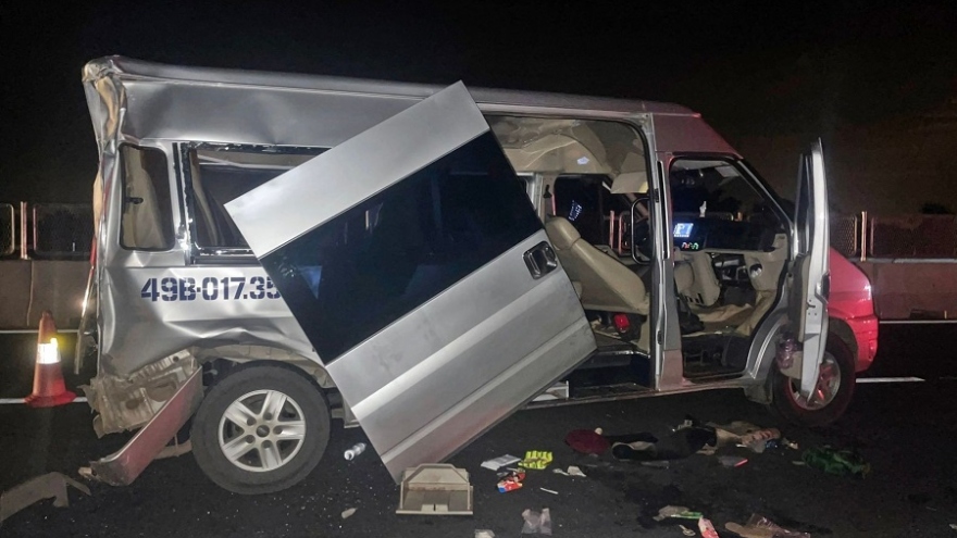 Ô tô tông nhau trên cao tốc Vĩnh Hảo-Phan Thiết, 6 người bị thương