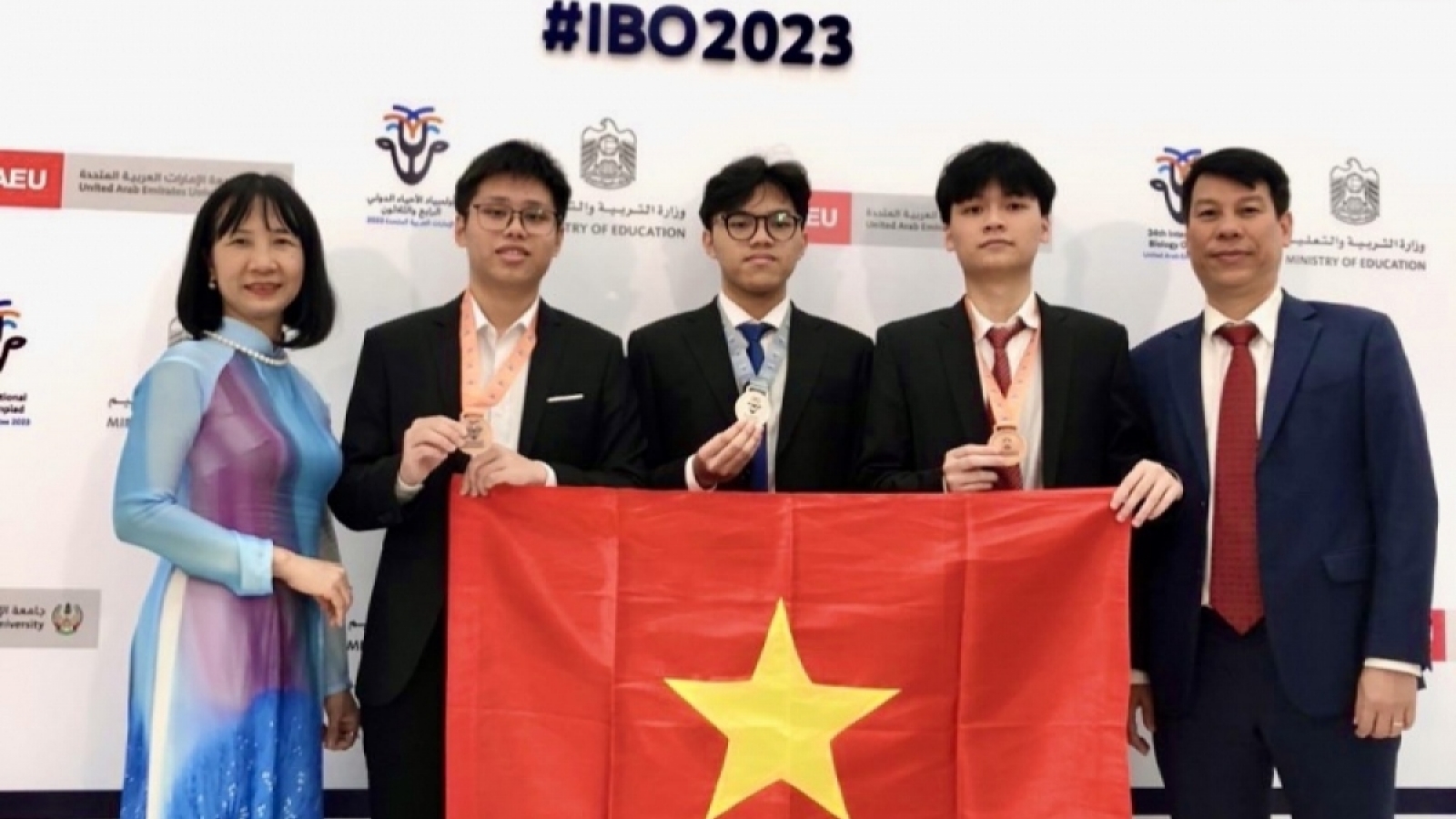 Three VN students win medals at International Biology Olympiad