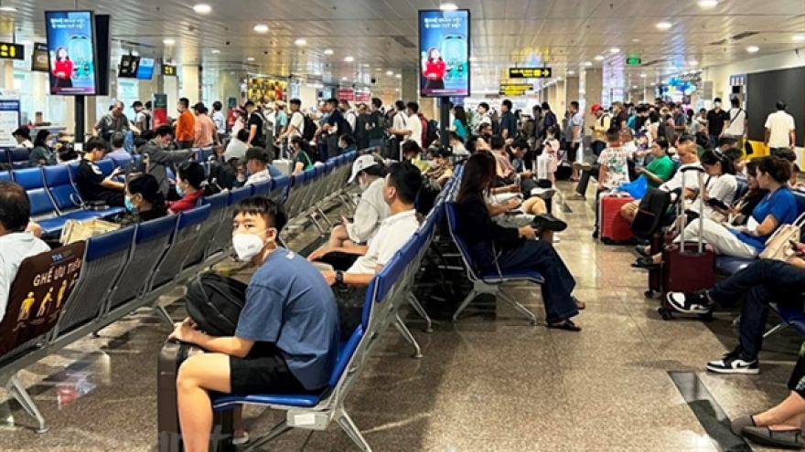 Passengers eligible for refunds if flights delay for five hours or more
