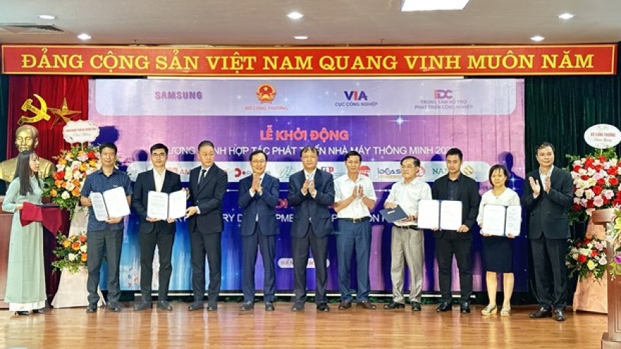 MoIT and Samsung Vietnam start smart factory project