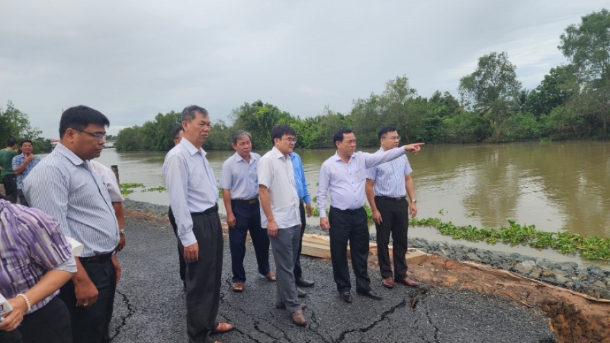 Mưa to tiếp tục gây sạt lở ven sông, ảnh hưởng nặng nề tới đời sống dân sinh